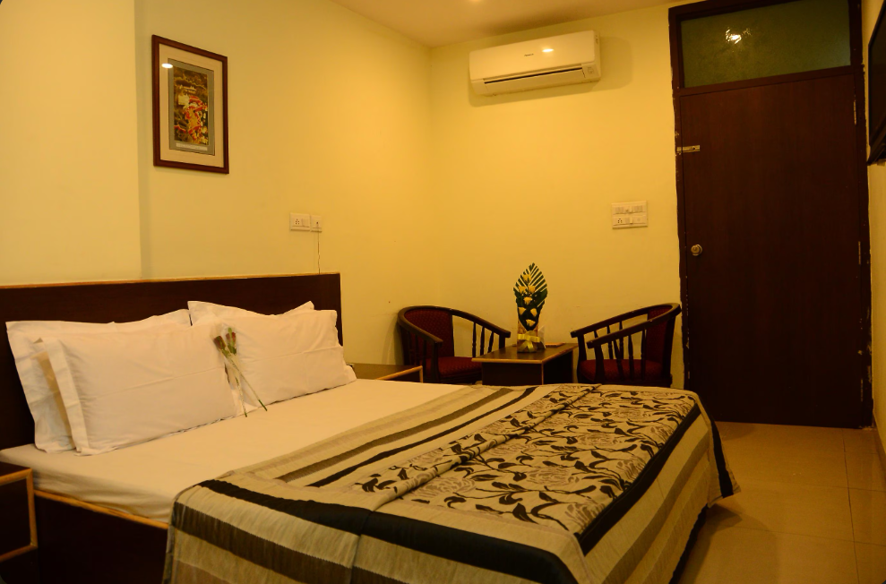 Double Bed Room at Ananta Inn hotel in Lal Kothi Jaipur