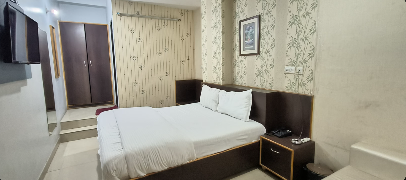 Double Bed Room - Single at Ananta Inn hotel in Lal Kothi Jaipur